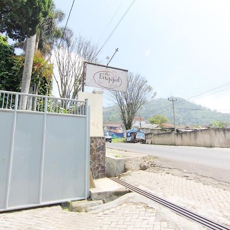 Villa Enggal Lembang Exterior foto