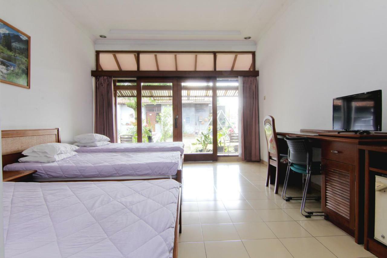 Villa Enggal Lembang Exterior foto