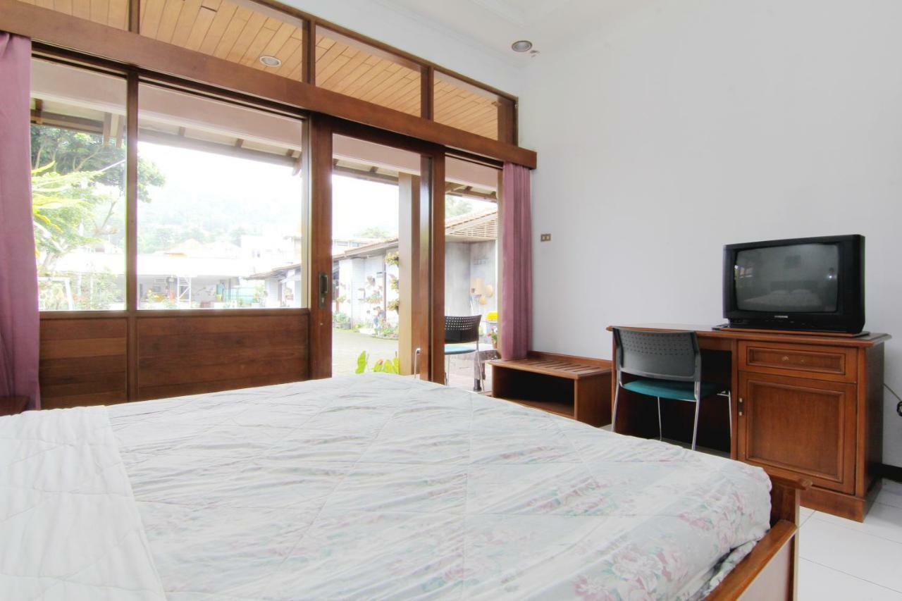Villa Enggal Lembang Exterior foto
