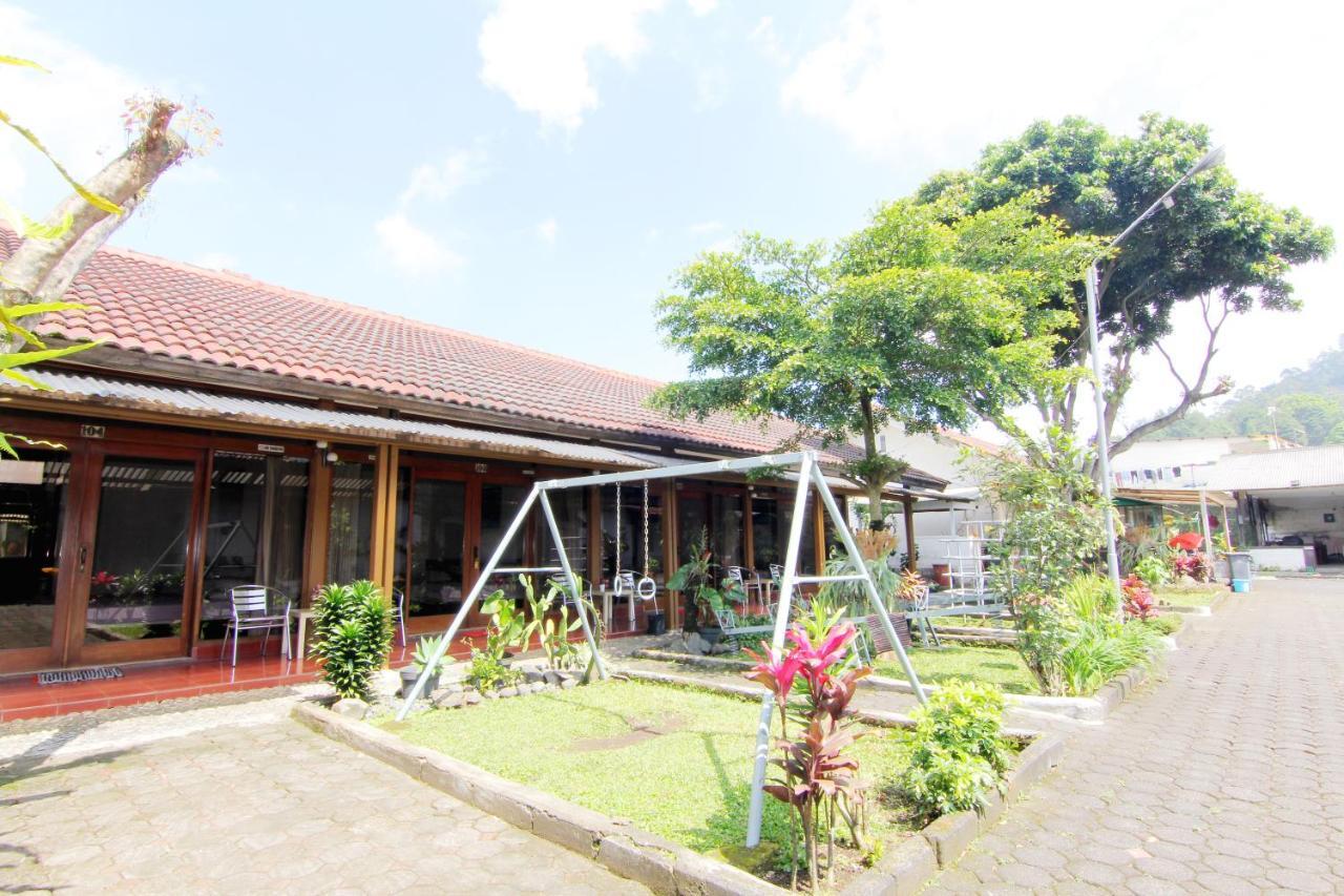Villa Enggal Lembang Exterior foto