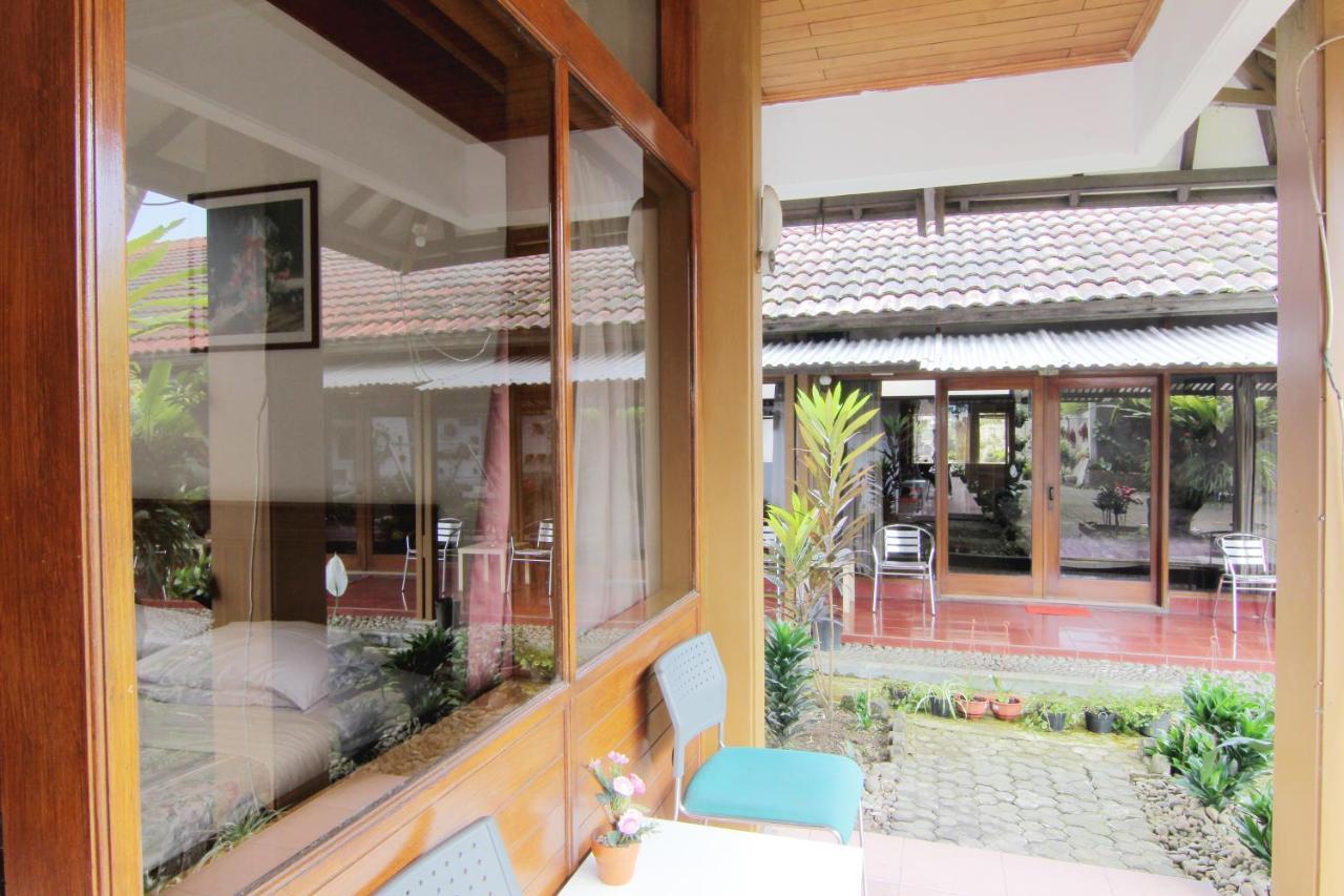 Villa Enggal Lembang Exterior foto